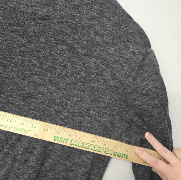 American Eagle Sweater Mens Medium Gray Knit Athletic Fit V-Neck Dark Academia - Picture 7 of 9